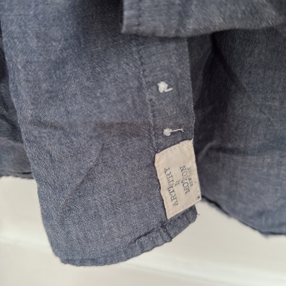 Artistry in Motion chambray shirt - Picture 3 of 5